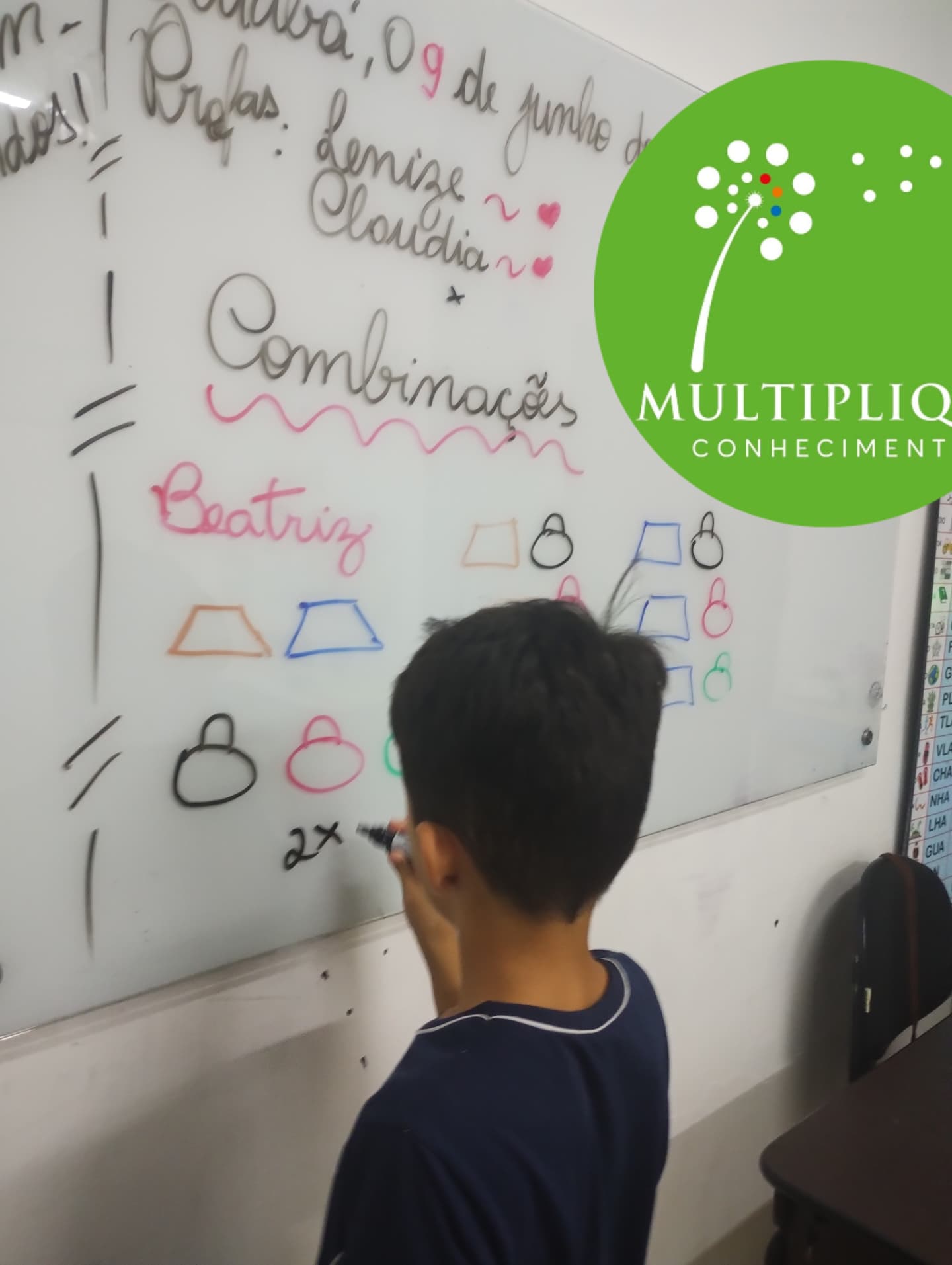 Aluno com a professora na Multiplique